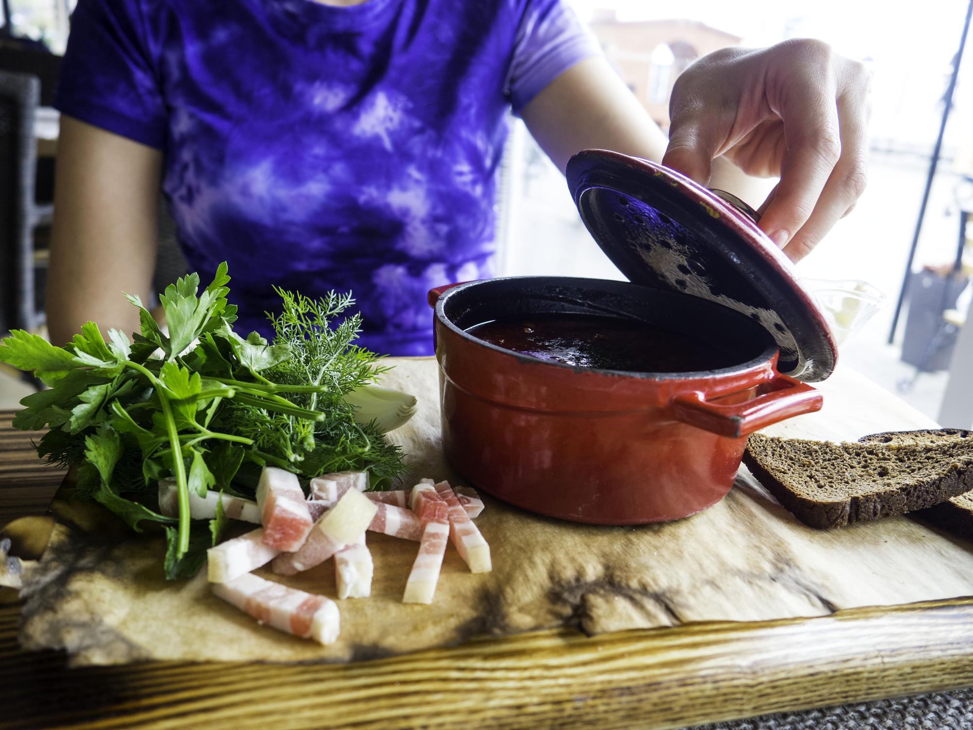 Comfort stew assembled in a single pot